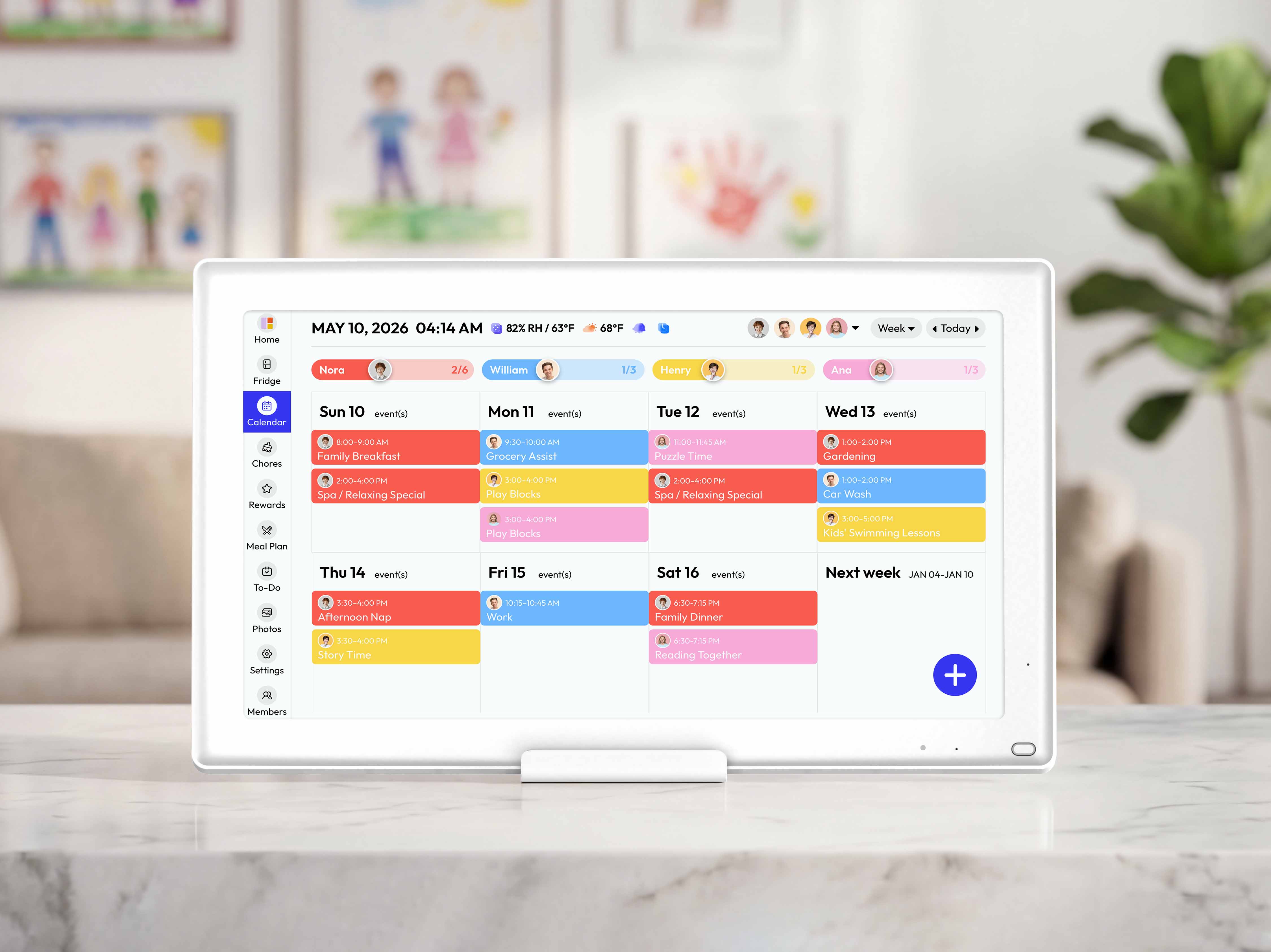 Everblog Calendar displaying a family's organized weekly schedule with events and member assignments.